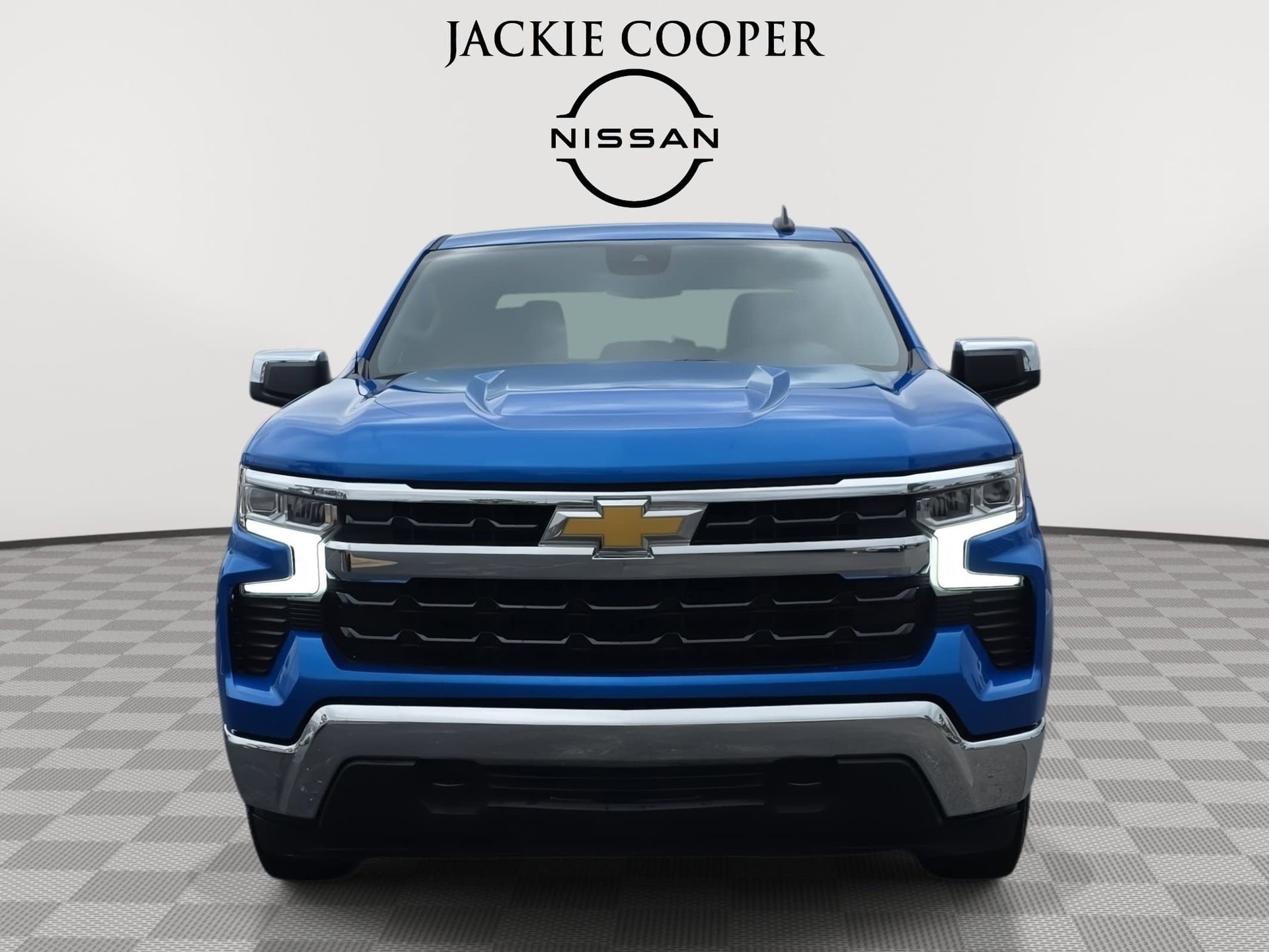 Used 2025 Chevrolet Silverado 1500 LT image 2