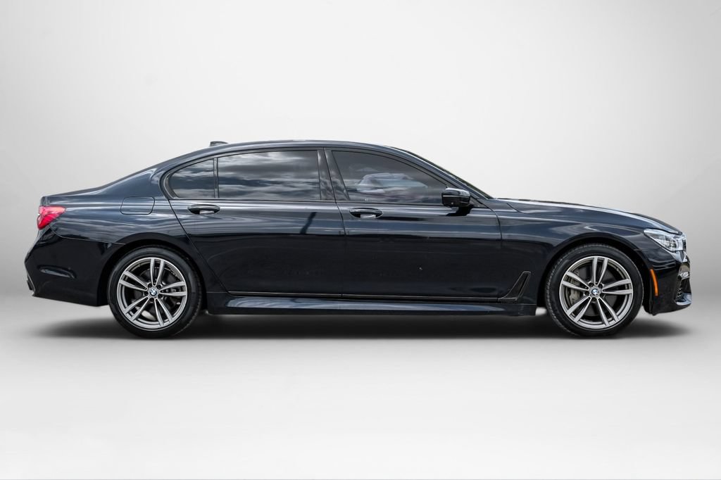 Used 2019 BMW 750i xDrive w/ M Sport Package AWD/4WD image 5