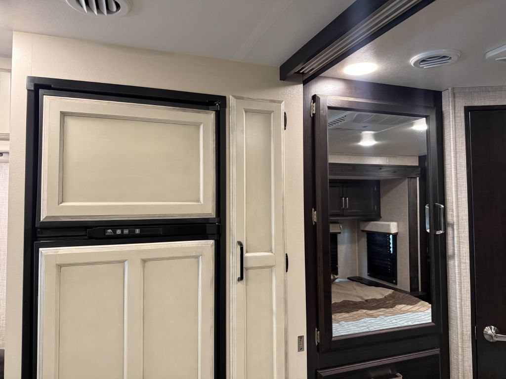Used 2023 Ford E-450 and Econoline 450 Super Duty w/ Motorhome Prep Package RWD image 50