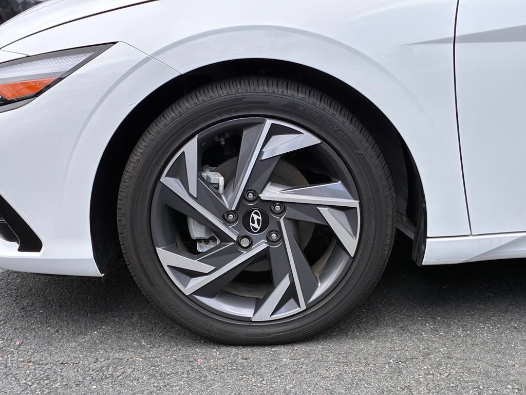 Used 2025 Hyundai Elantra Limited FWD image 45
