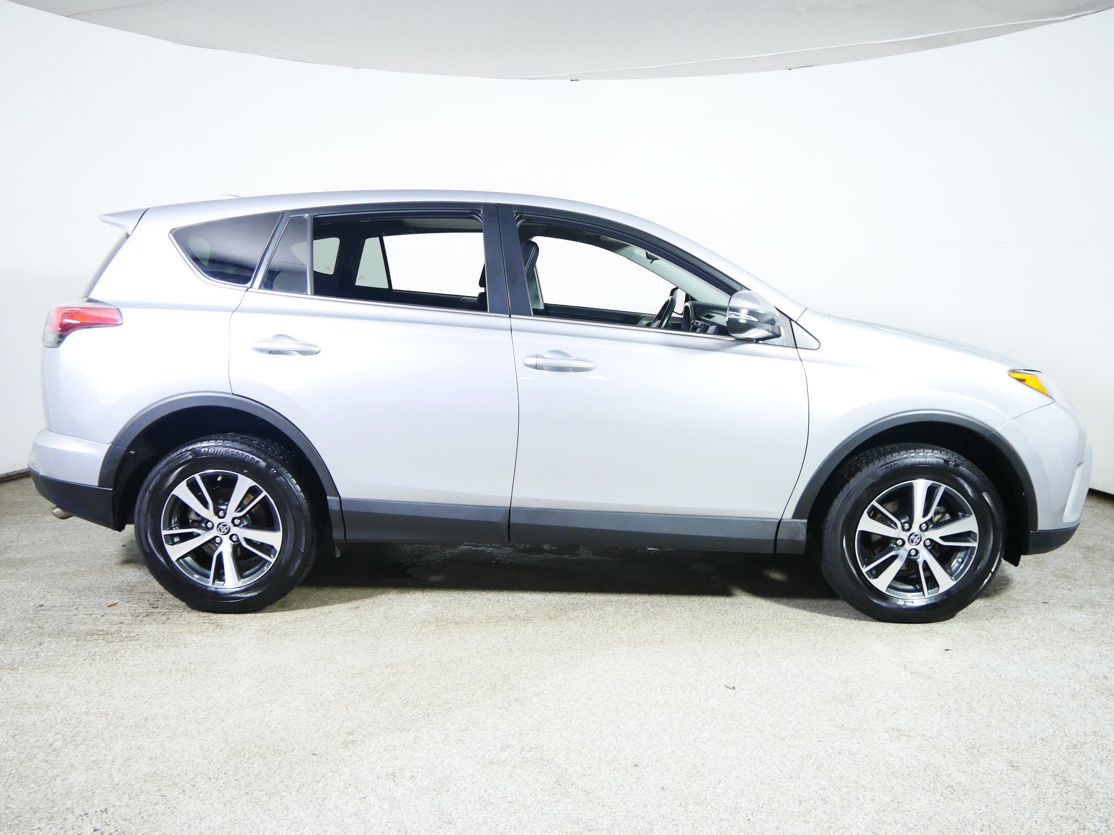 Used 2018 Toyota RAV4 XLE image 8