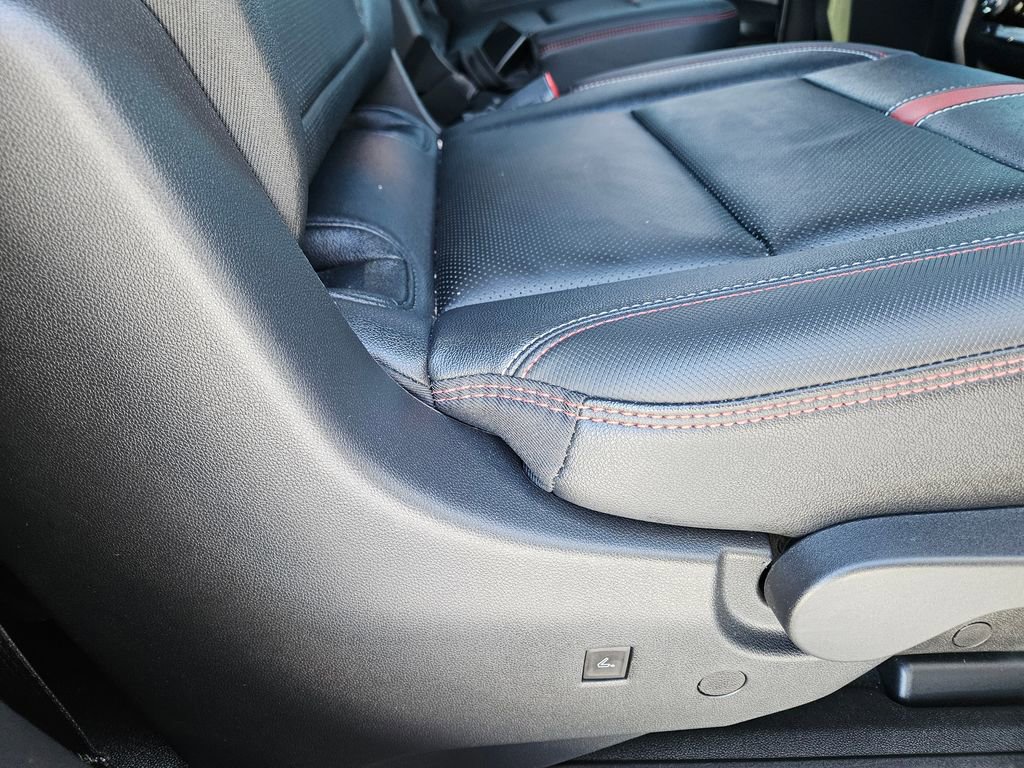 Used 2024 Chevrolet Traverse RS image 34