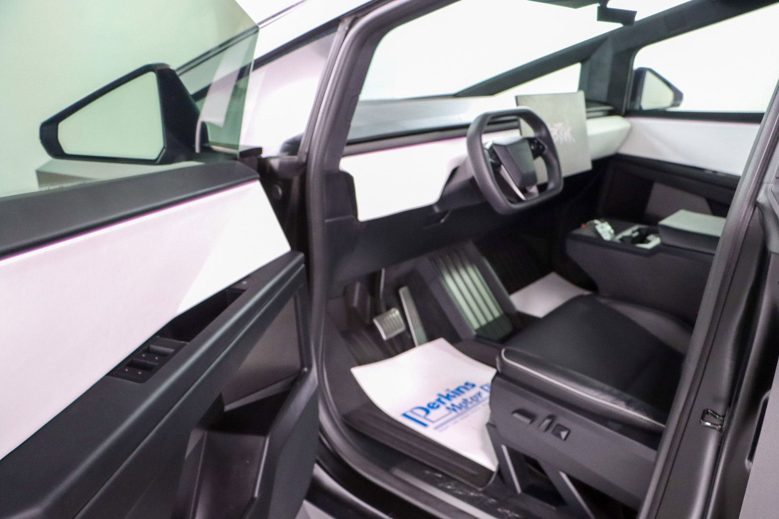 Used 2024 Tesla Cybertruck AWD Crew Cab image 3