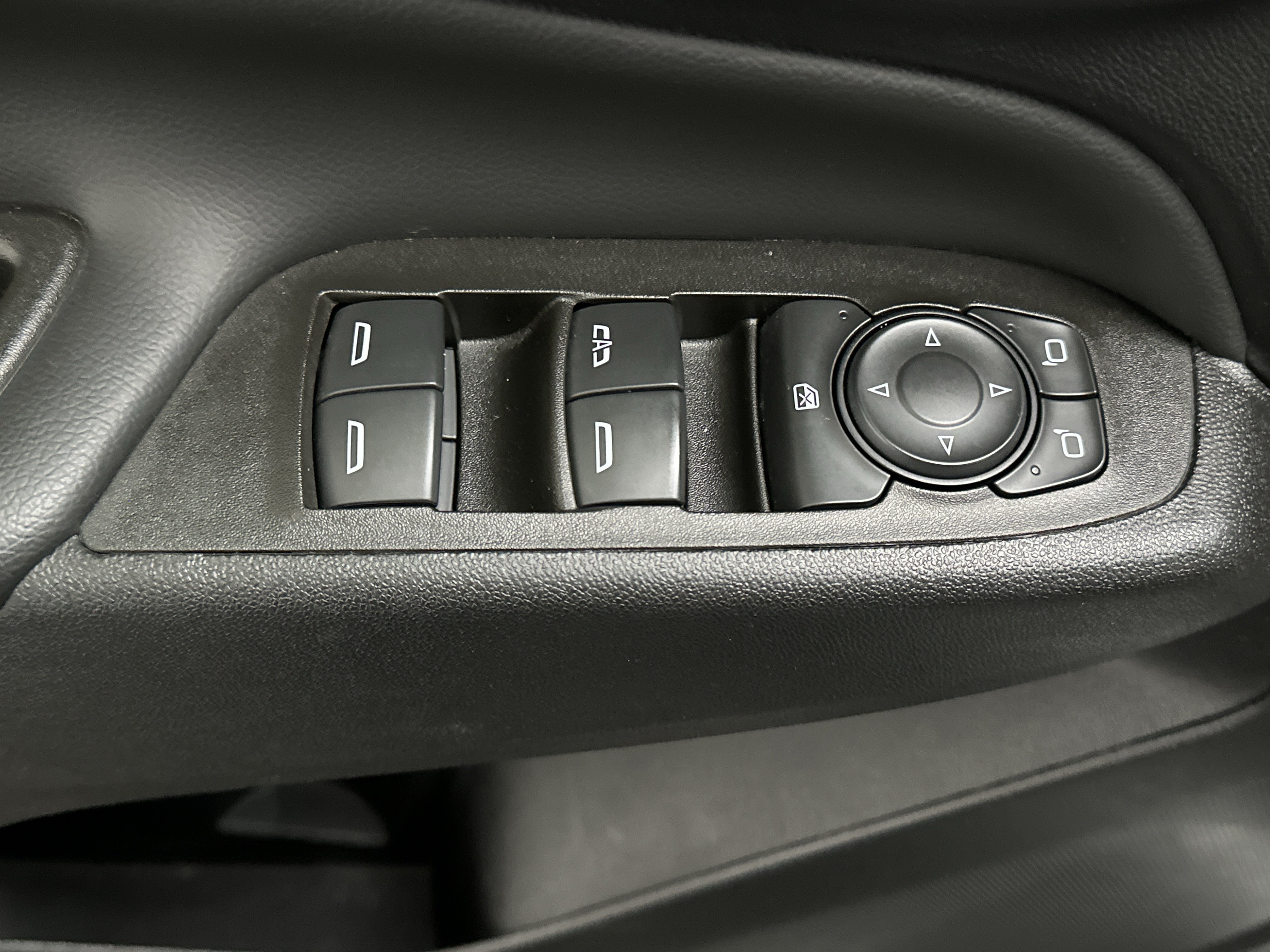 Used 2023 Chevrolet Equinox LT w/ LPO, Floor Liner Package AWD/4WD image 18