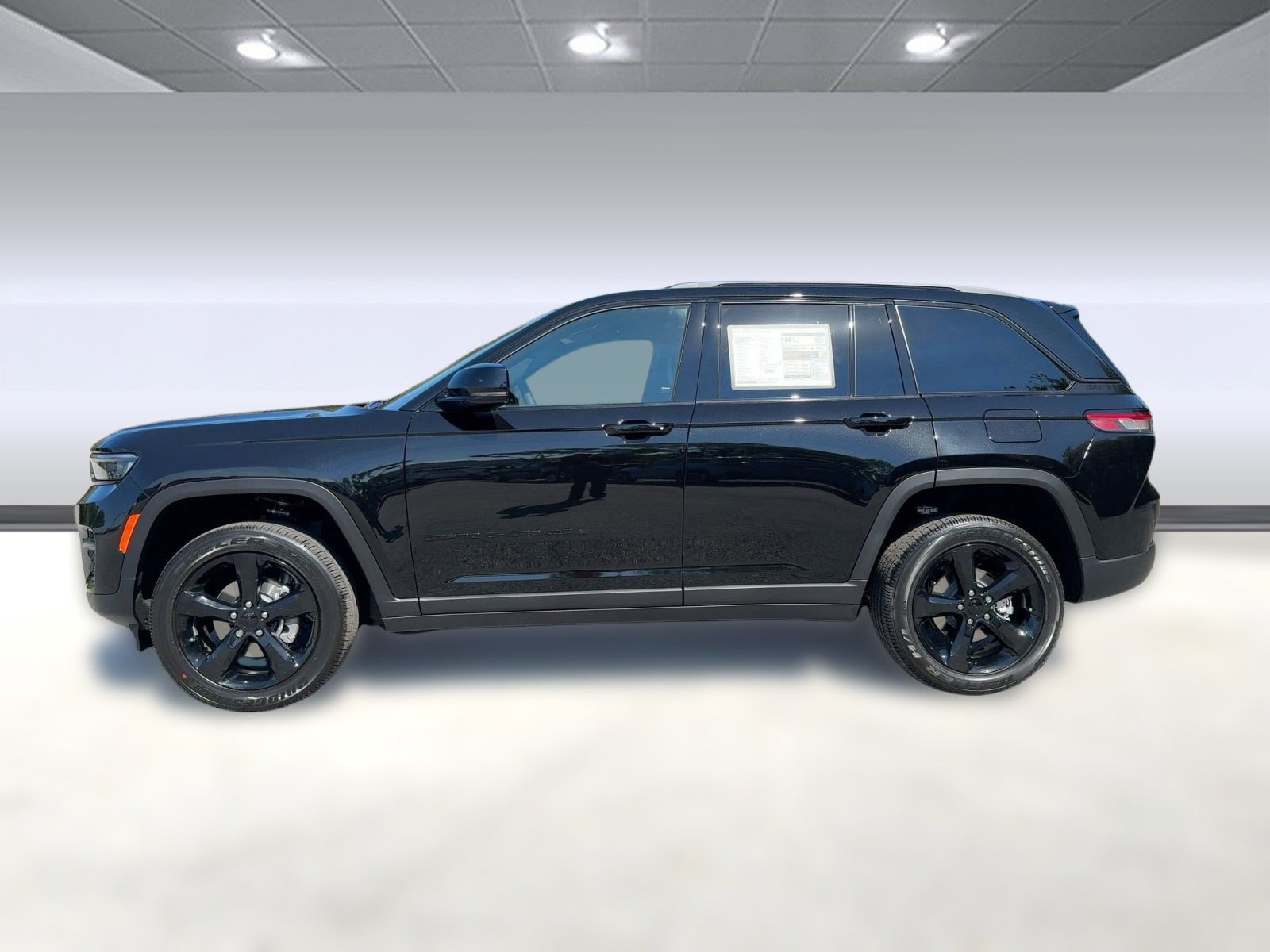 New 2025 Jeep Grand Cherokee Altitude image 2