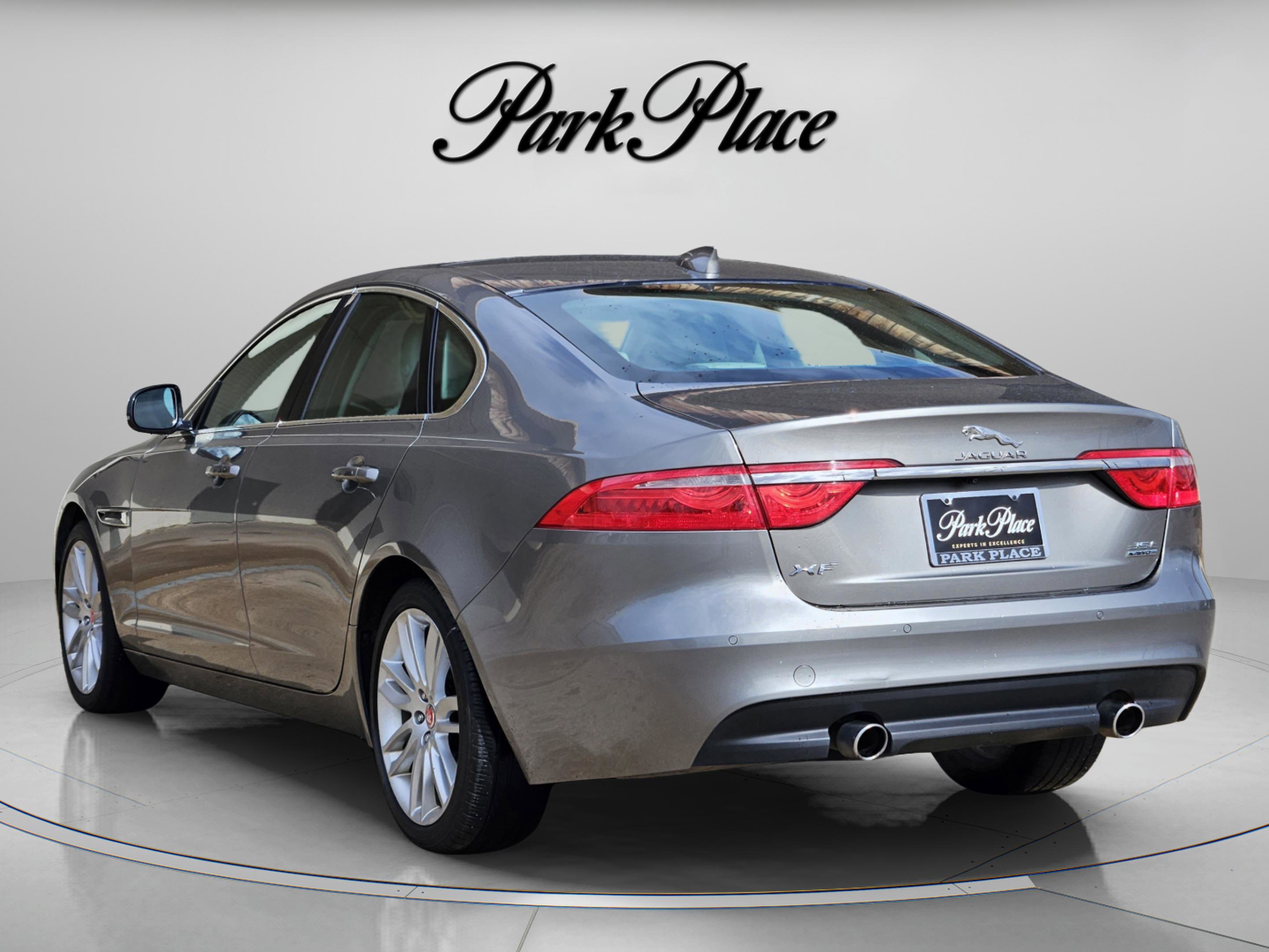 Used 2017 Jaguar XF Prestige image 3