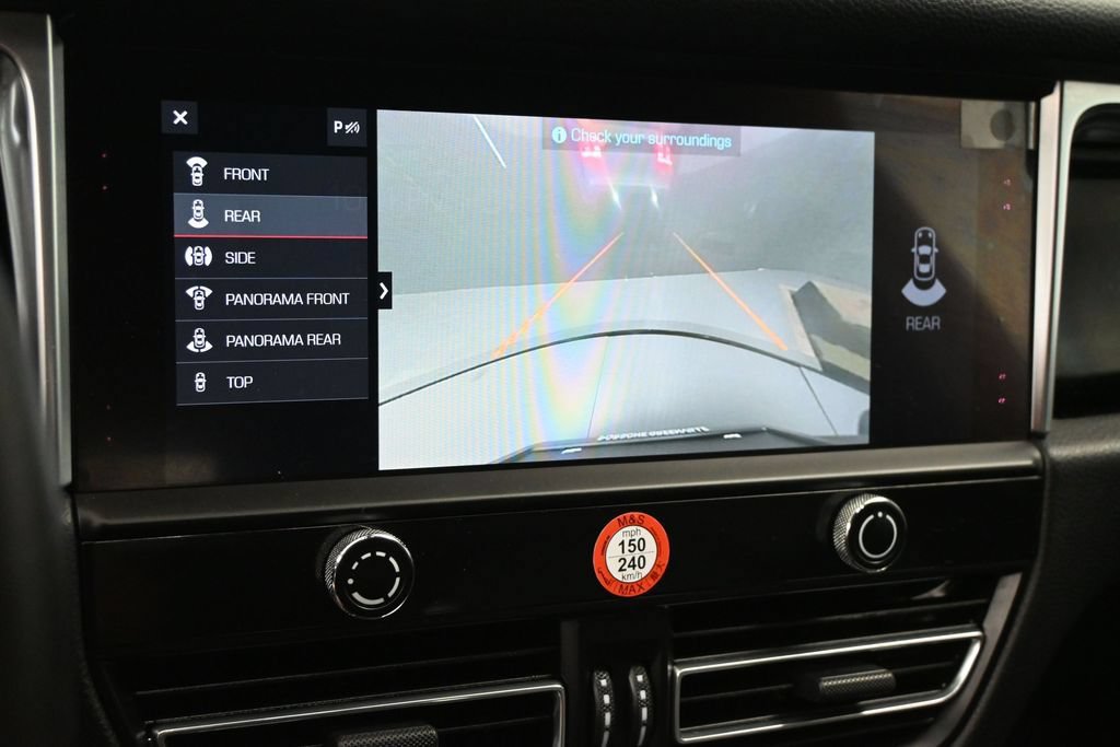 Used 2023 Porsche Macan AWD/4WD image 16