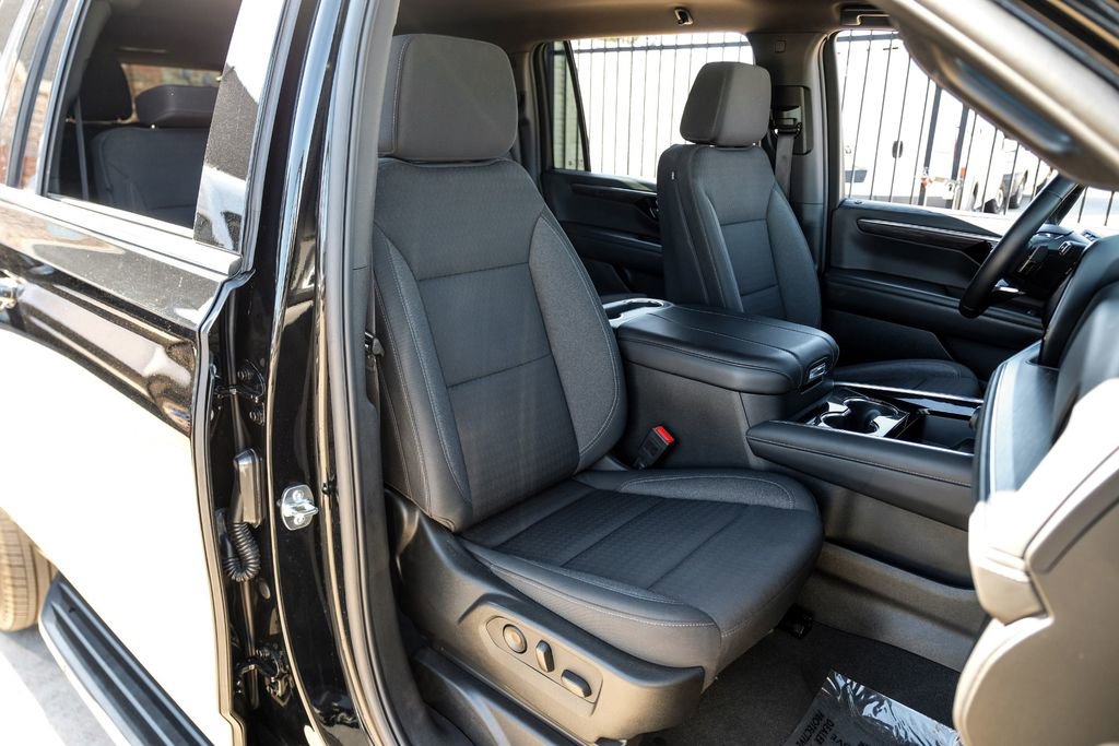 Used 2025 Chevrolet Suburban LS image 35