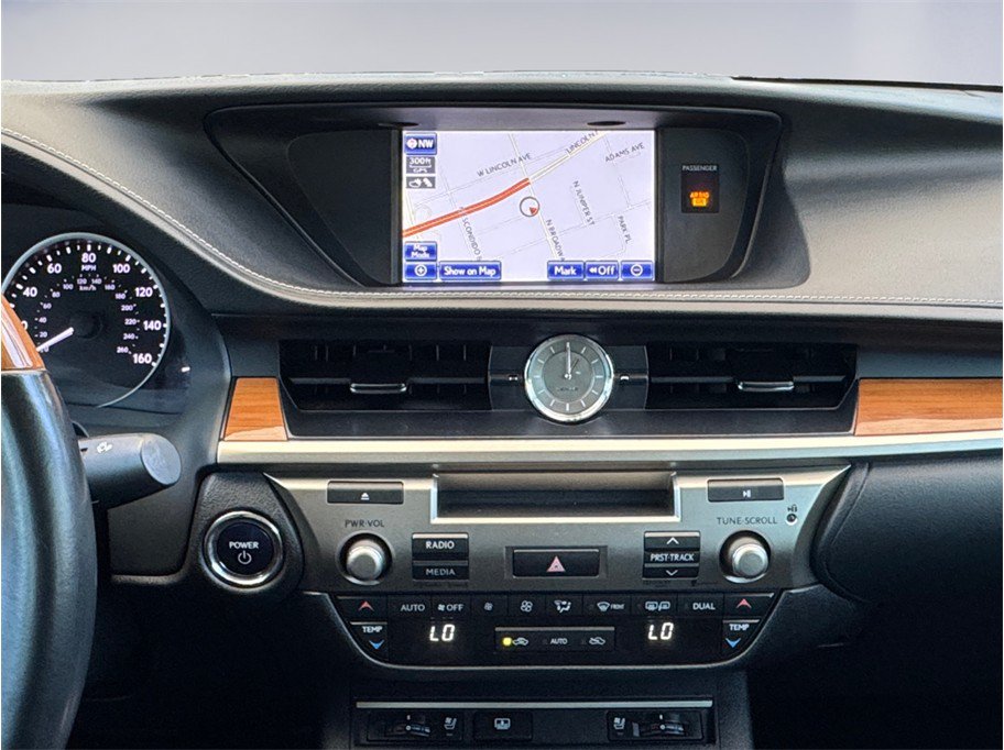 Used 2014 Lexus ES 300h w/ Luxury Package w/Bamboo Trim FWD image 12