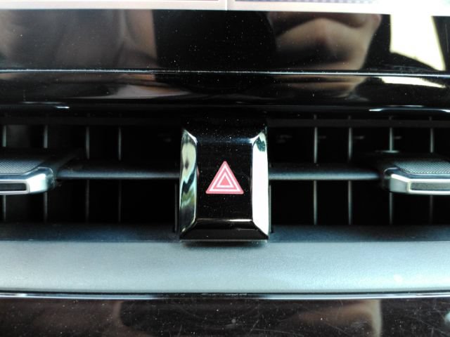 Used 2020 Toyota Corolla SE FWD image 38