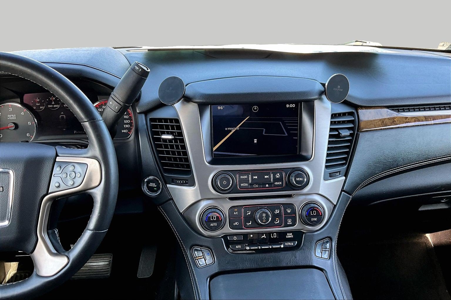 Used 2015 GMC Yukon Denali w/ Premium Package AWD/4WD image 6
