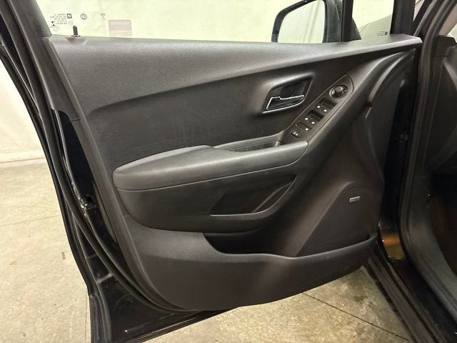 Used 2019 Chevrolet Trax LT w/ Sun & Sound Package AWD/4WD image 26