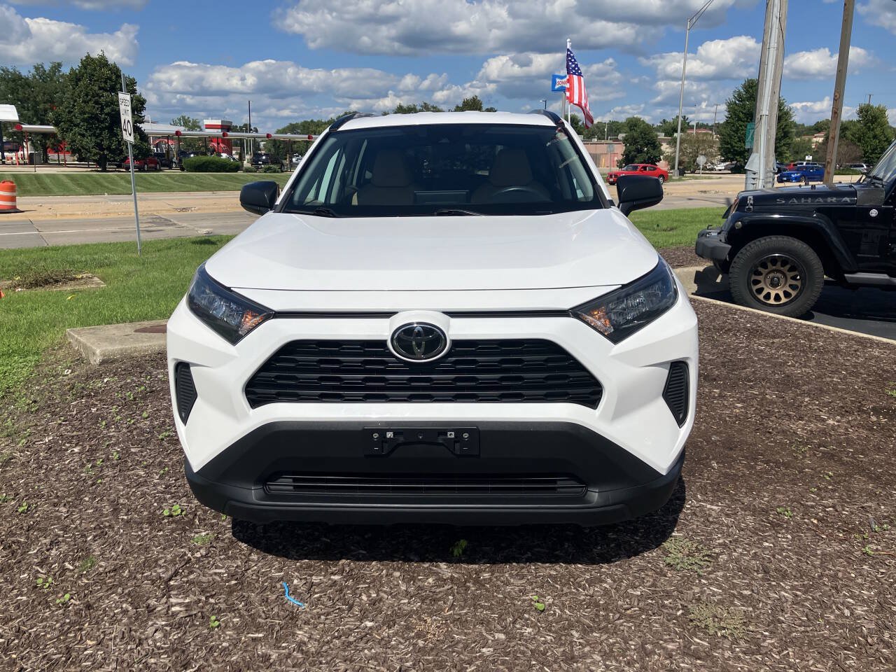 Used 2021 Toyota RAV4 LE FWD image 9