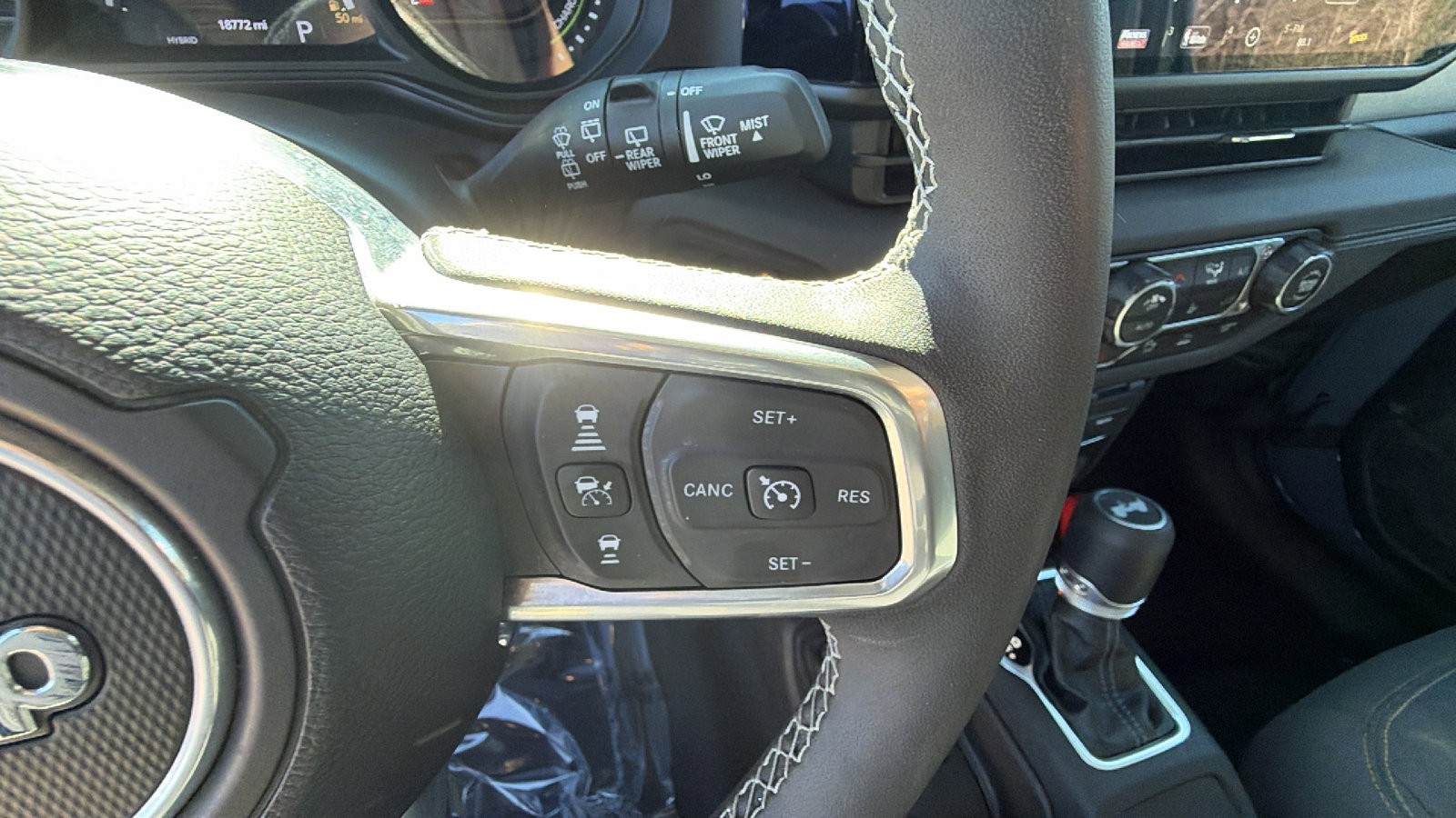 Used 2025 Jeep Wrangler Sahara w/ Safety Group image 28