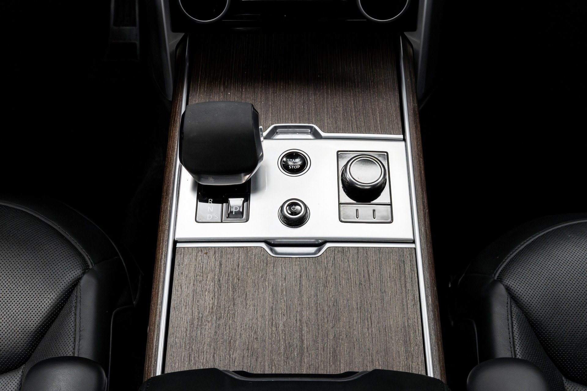 Used 2023 Land Rover Range Rover Long Wheelbase SE image 32