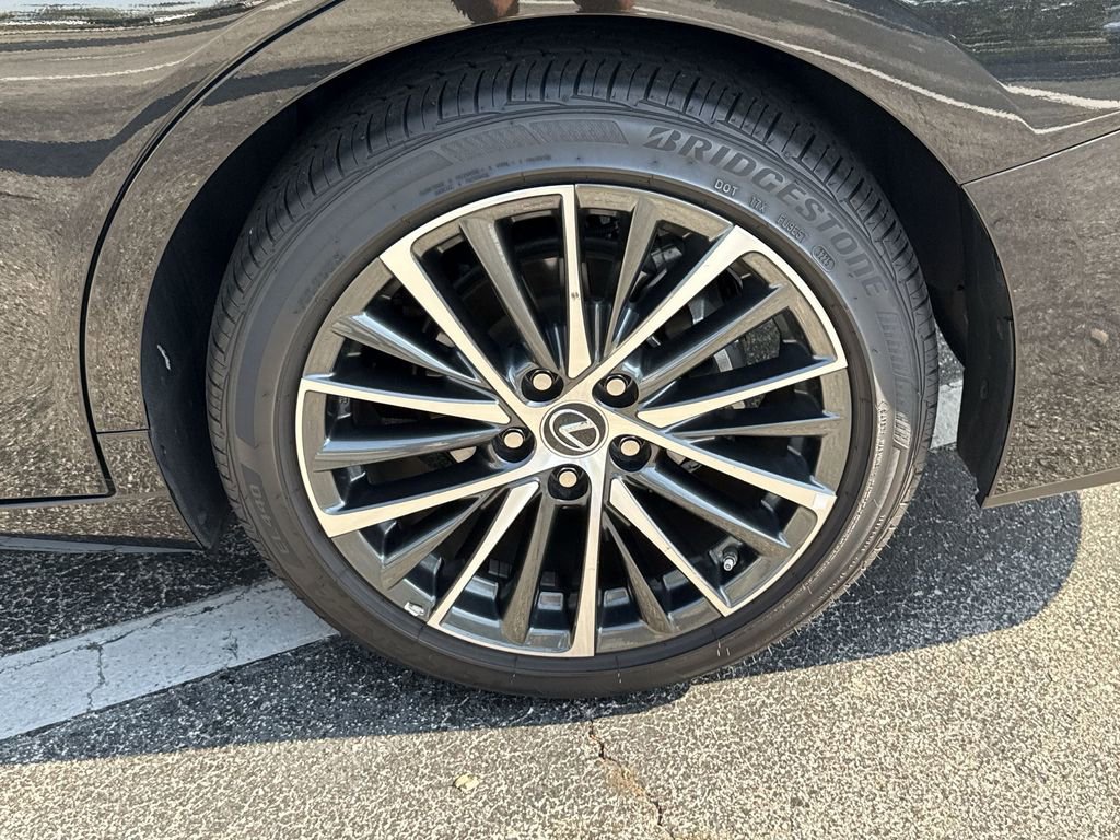 Used 2025 Lexus ES 350 w/ Premium Package image 31