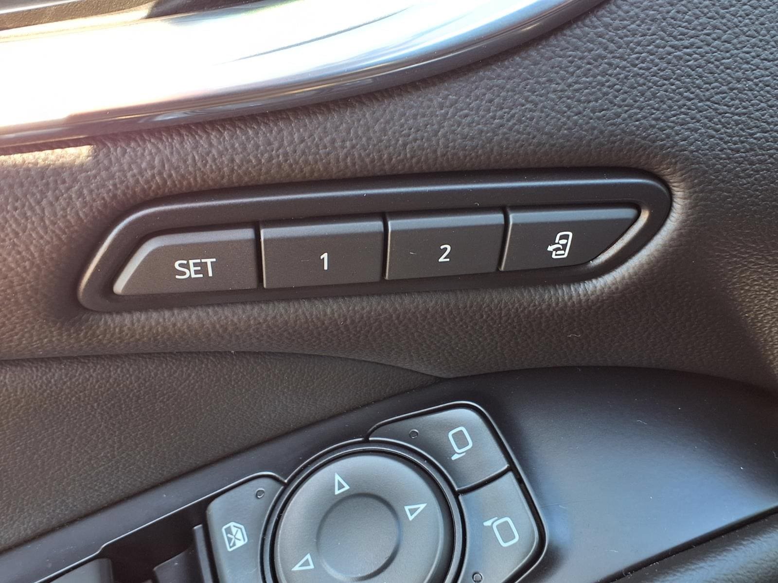 Used 2023 Buick Enclave Avenir w/ Avenir Technology Package AWD/4WD image 28
