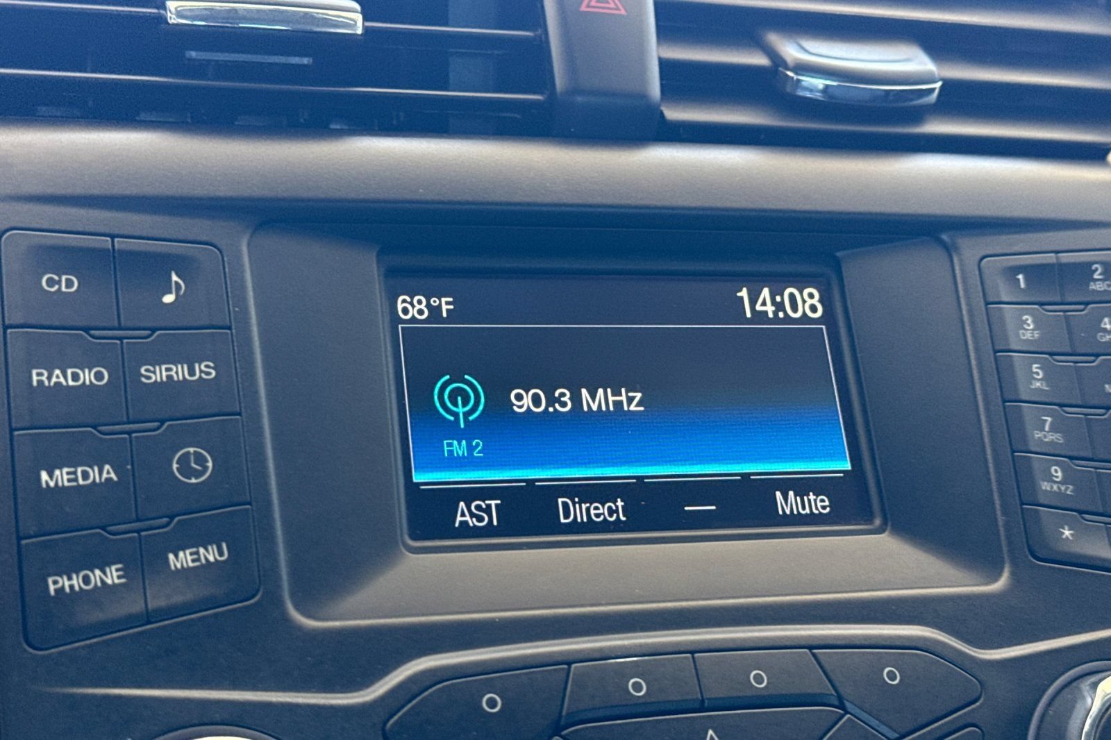 Used 2015 Ford Fusion SE FWD image 17