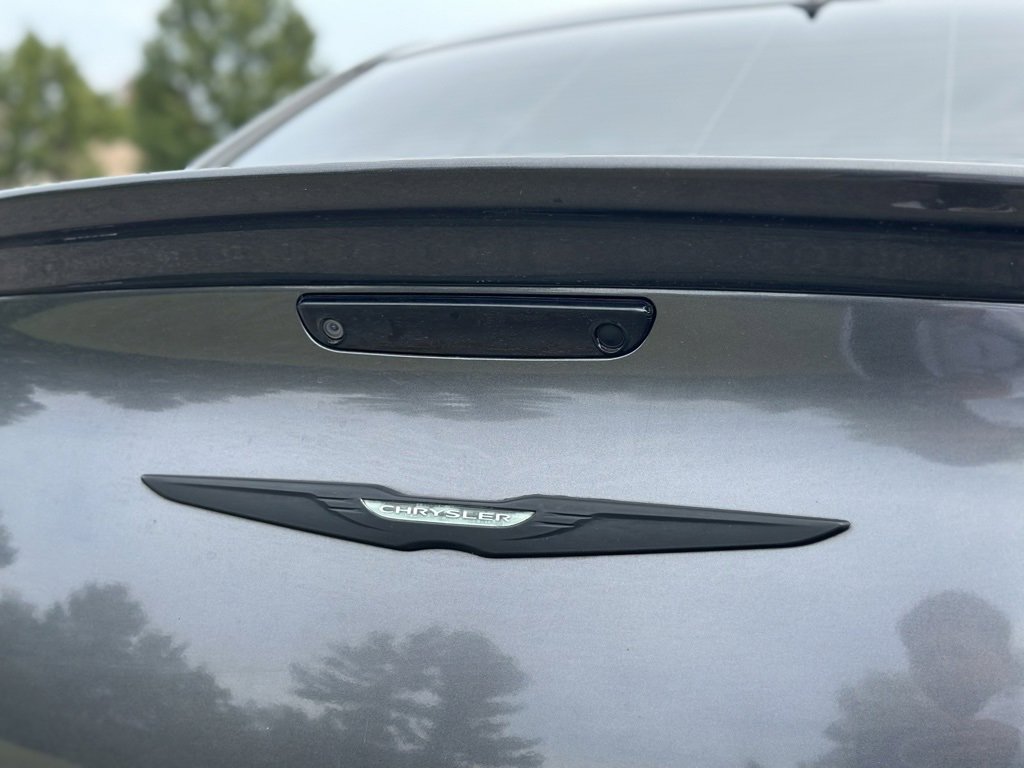 Used 2018 Chrysler 300 S image 12