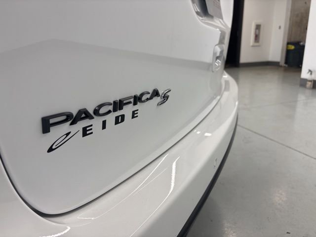 New 2026 Chrysler Pacifica Limited w/ S Appearance Package image 7
