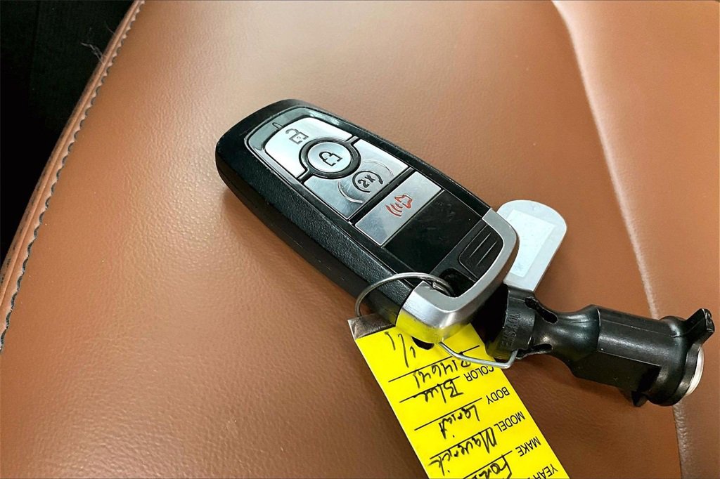 Used 2022 Ford Maverick Lariat w/ Lariat Luxury Package image 11