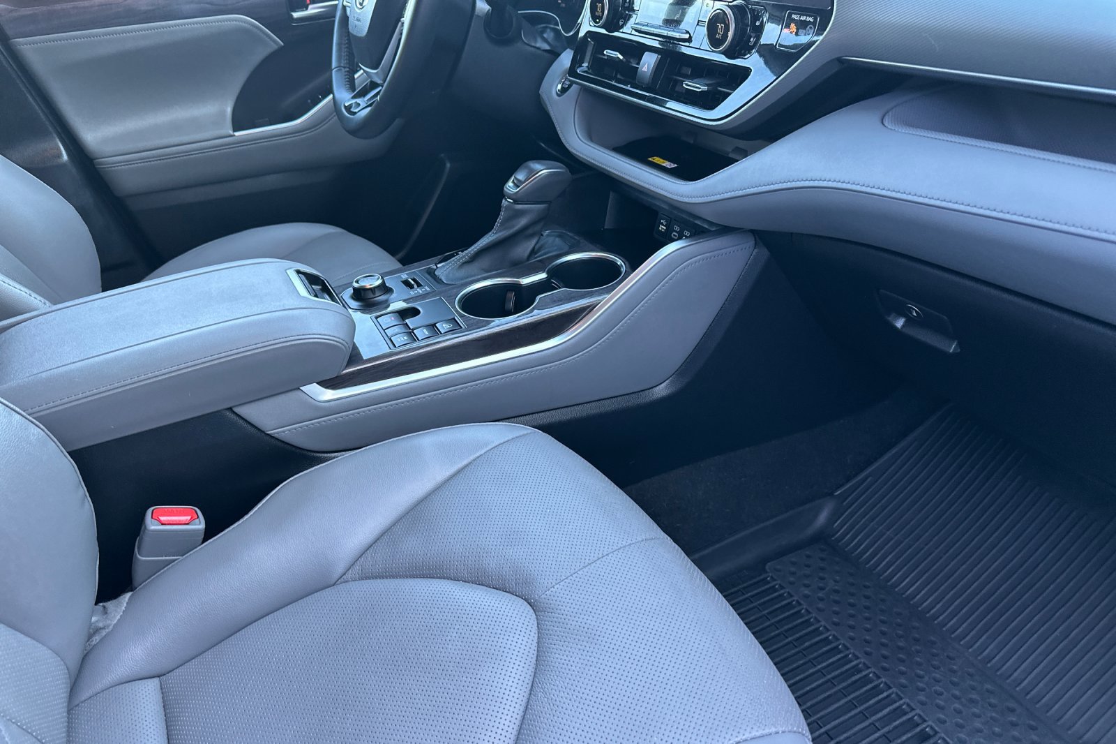 Used 2023 Toyota Highlander Platinum image 17