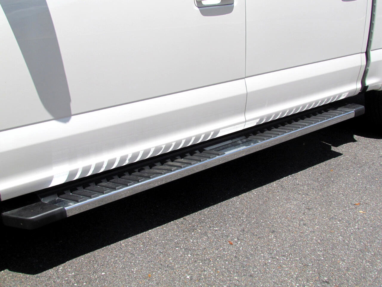 Used 2018 Ford F150 Lariat w/ Trailer Tow Package image 12