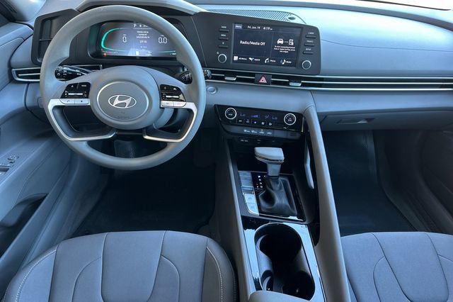 Certified 2025 Hyundai Elantra Hybrid FWD image 16
