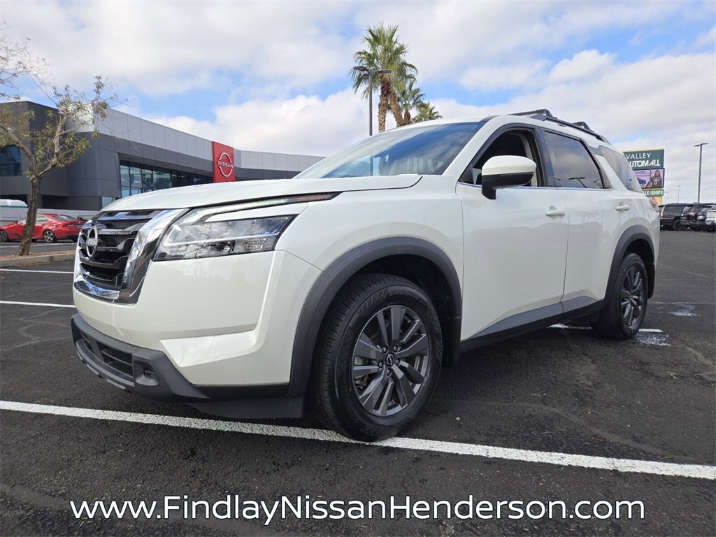 Used 2022 Nissan Pathfinder SV image 2