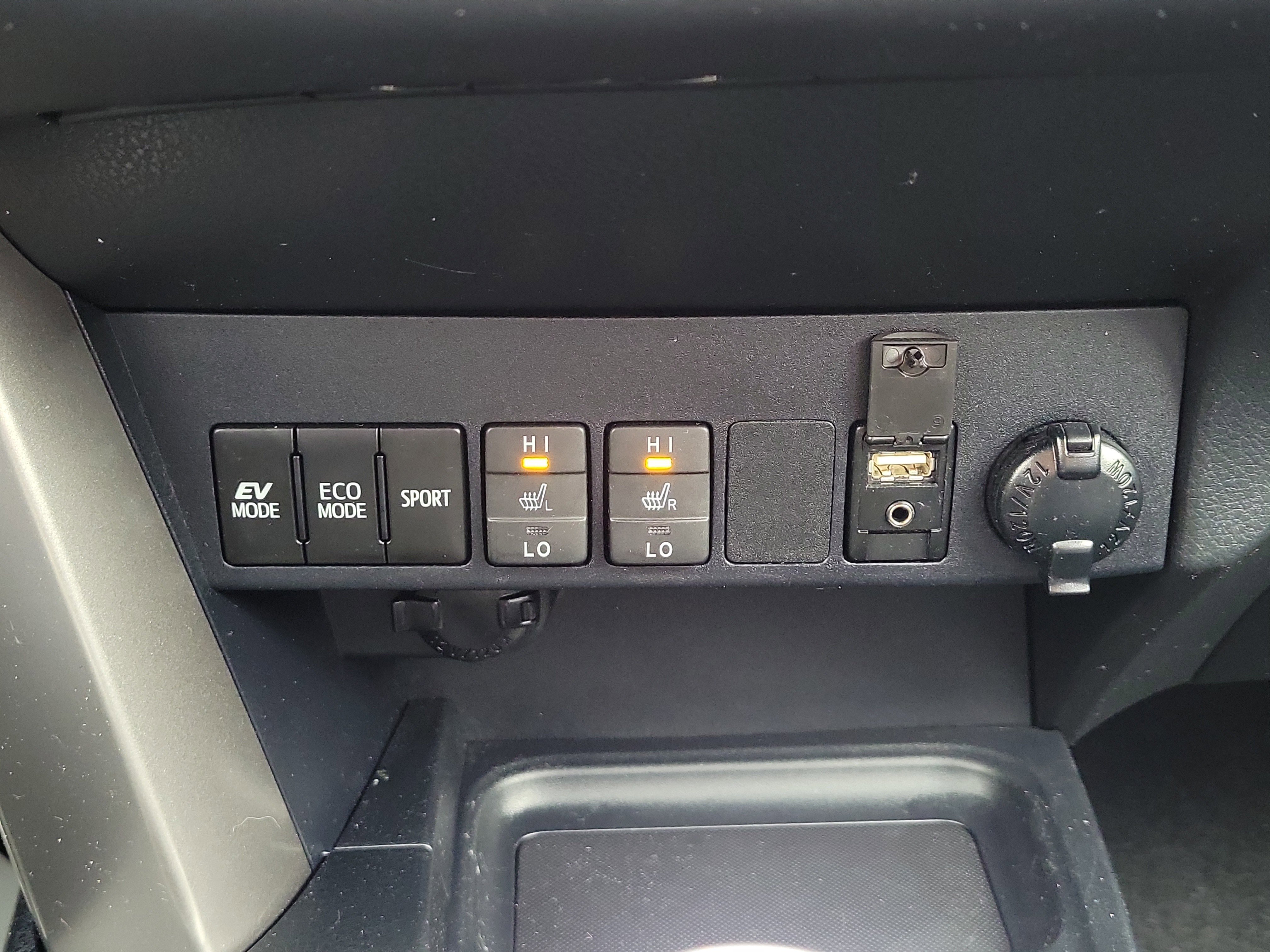 Used 2018 Toyota RAV4 Limited image 32