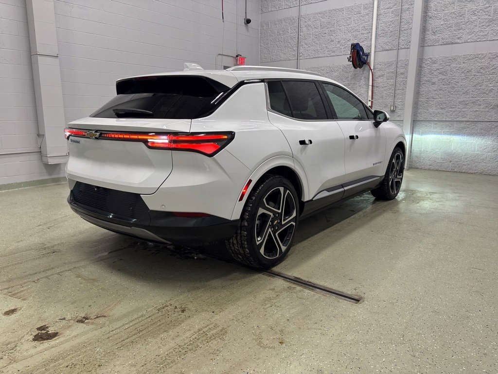 Used 2024 Chevrolet Equinox EV LT image 3
