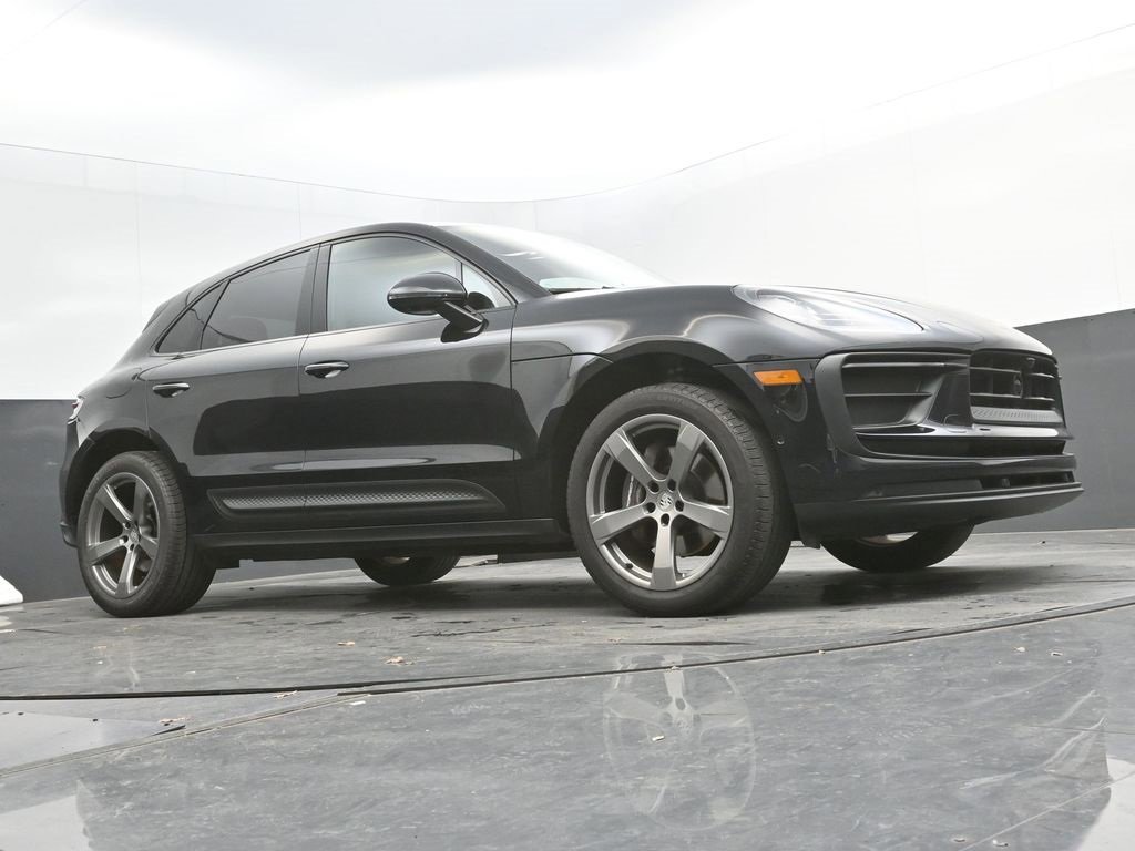 Used 2023 Porsche Macan Turbo image 14