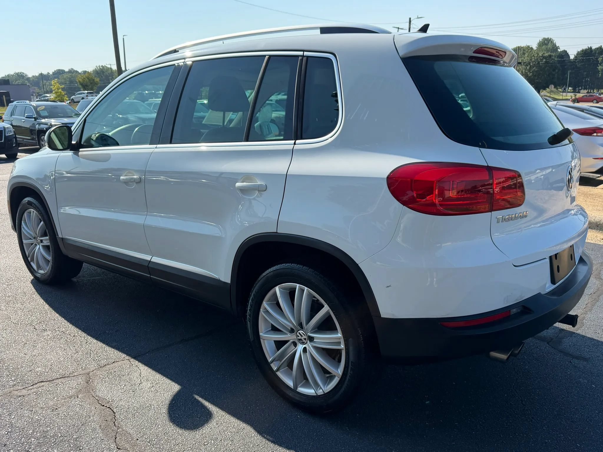 Used 2015 Volkswagen Tiguan SE FWD image 4