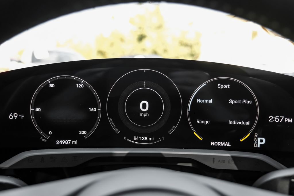 Used 2022 Porsche Taycan image 14