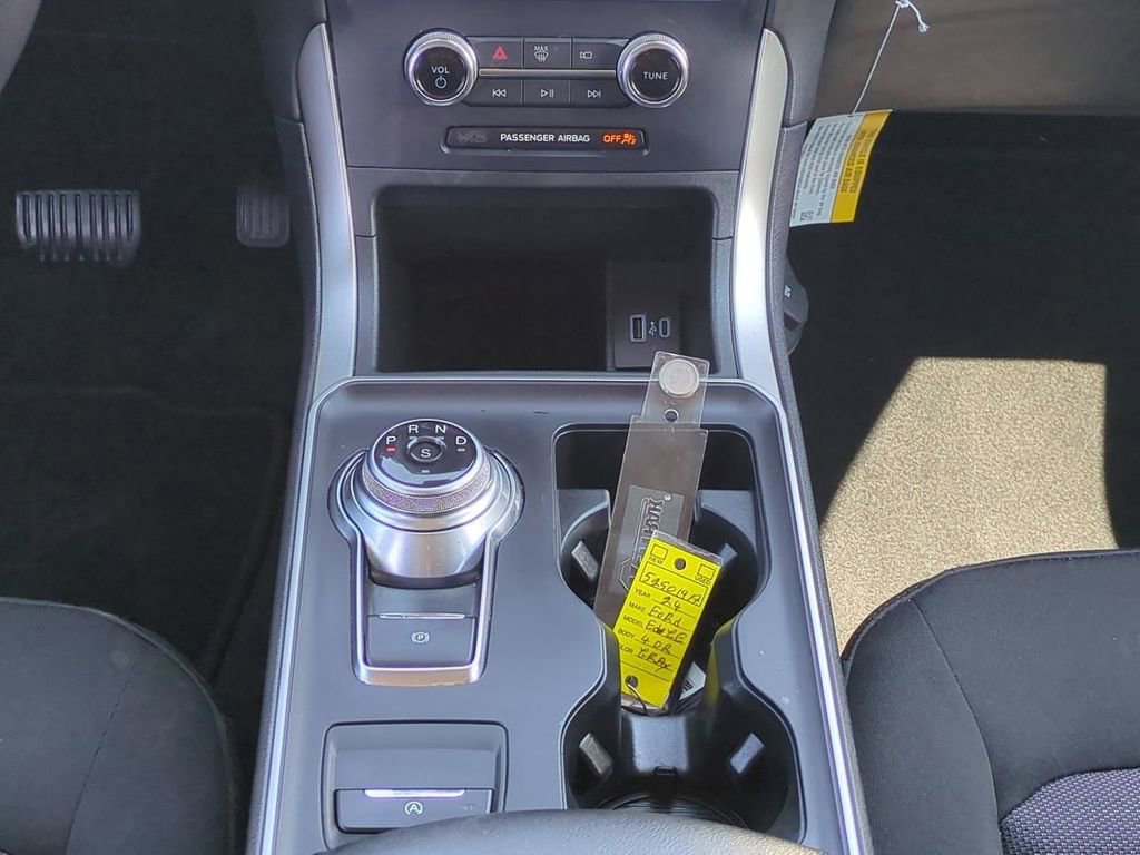 Certified 2024 Ford Edge SE image 20