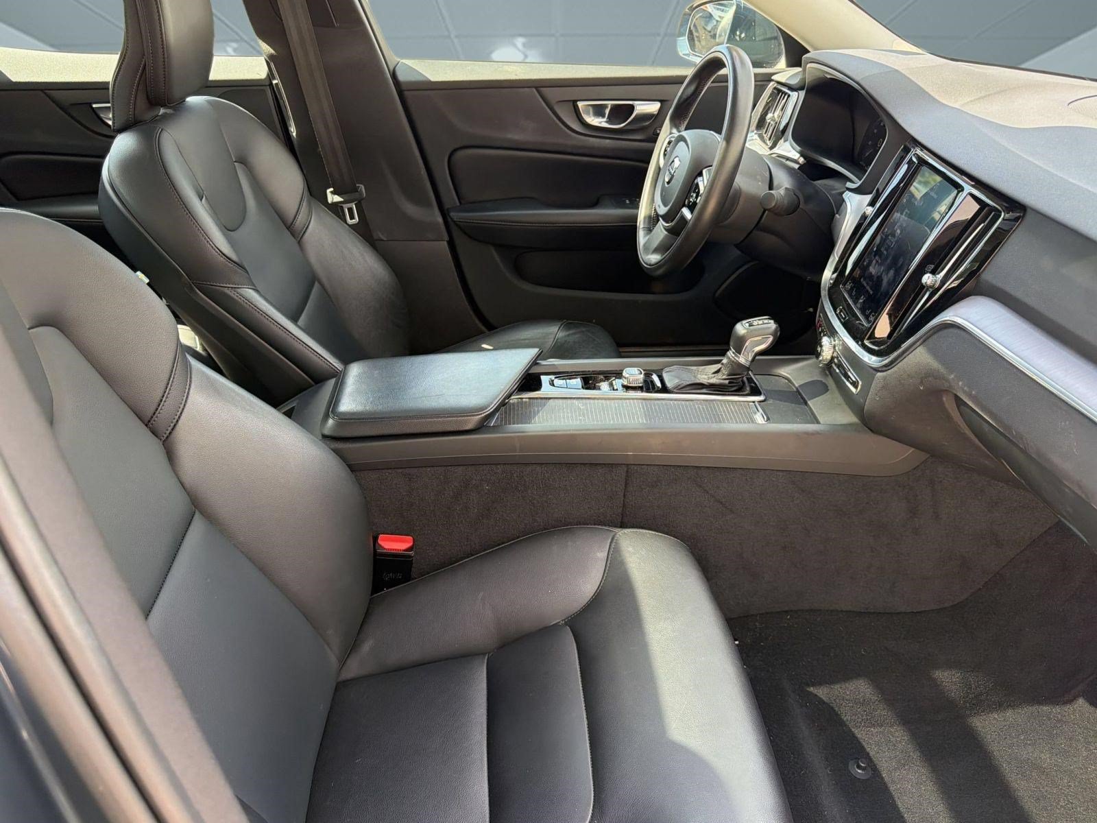 Used 2020 Volvo S60 T5 Momentum FWD image 30