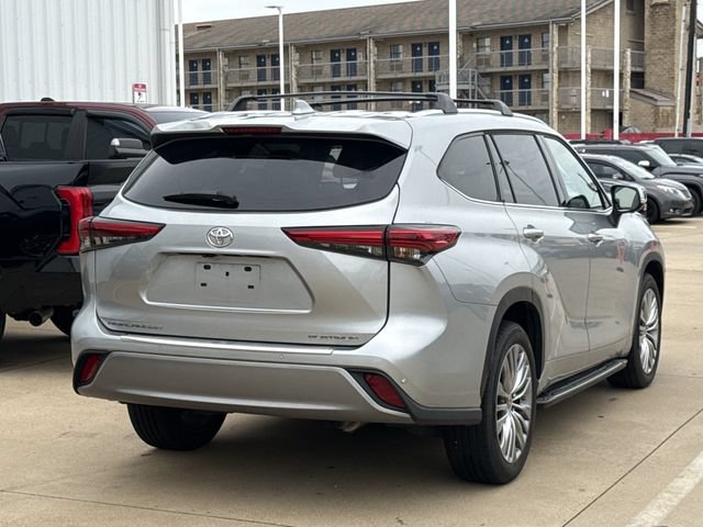 Used 2023 Toyota Highlander Platinum FWD image 4