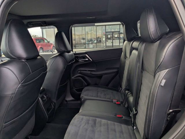 Used 2024 Mitsubishi Outlander SE image 14