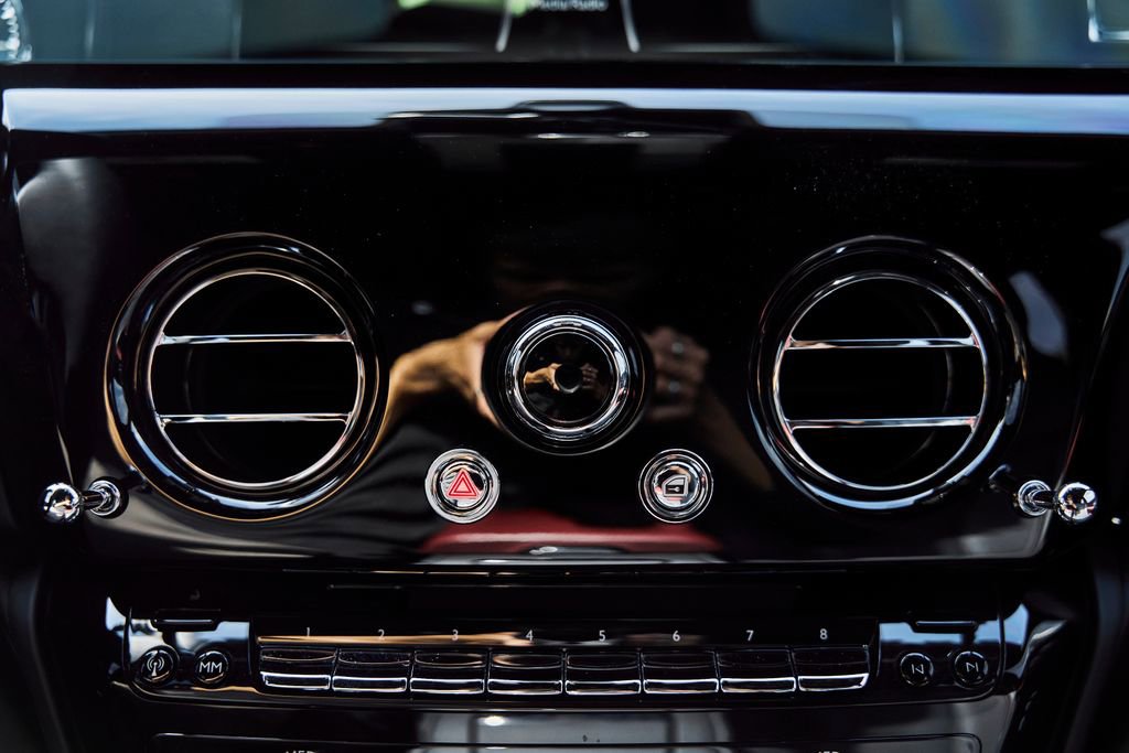 Used 2024 Rolls-Royce Phantom Sedan RWD image 88