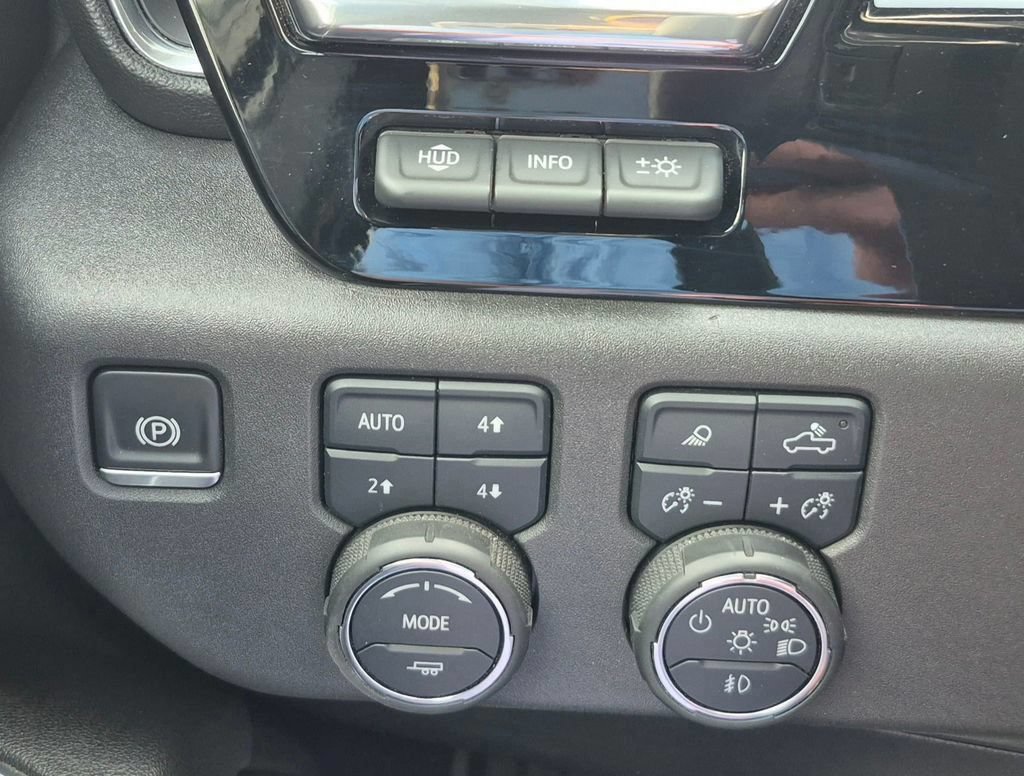 Used 2025 Chevrolet Silverado 1500 High Country w/ Technology Package AWD/4WD image 99