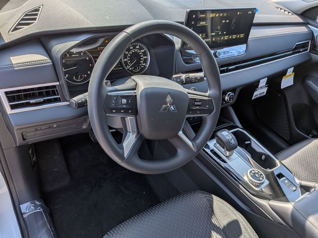 New 2026 Mitsubishi Outlander ES image 11