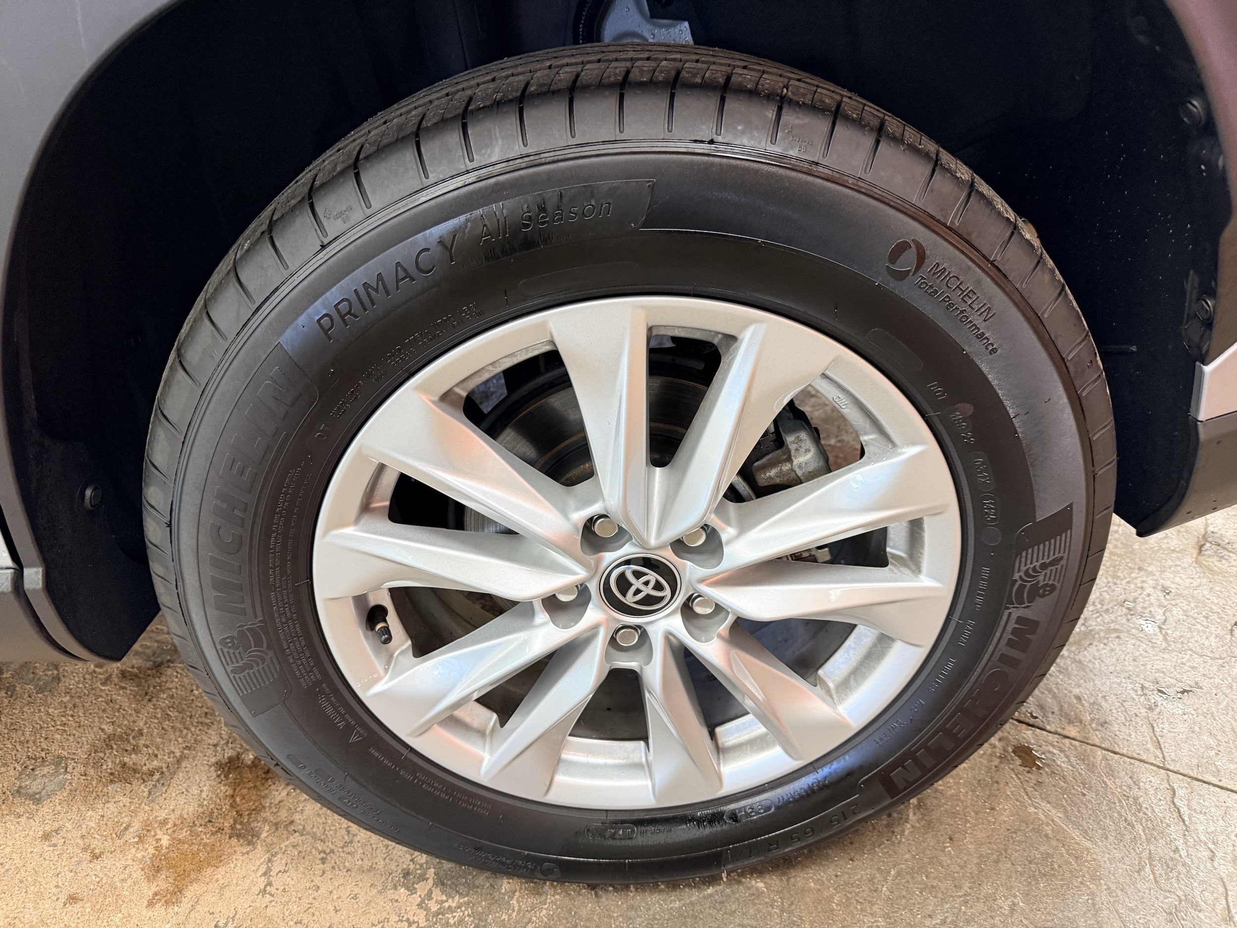Used 2025 Toyota Corolla Cross LE AWD/4WD image 11