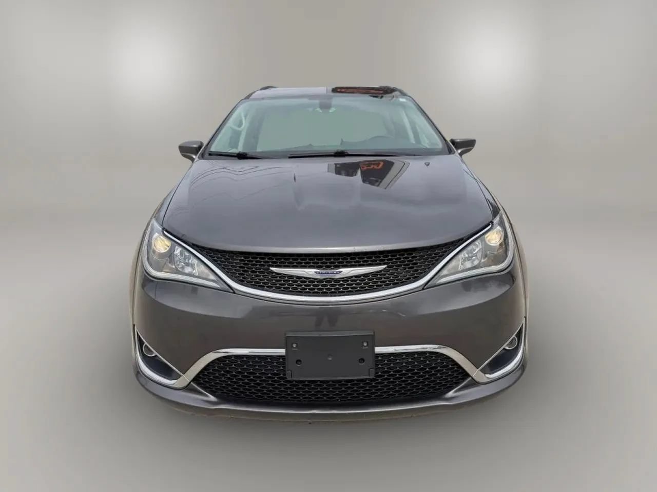 Used 2019 Chrysler Pacifica Touring-L FWD image 2