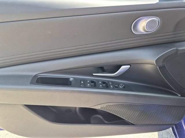 Used 2025 Hyundai Elantra SEL FWD image 11