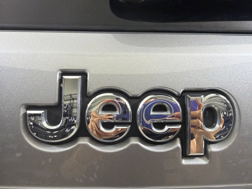 Used 2017 Jeep Grand Cherokee Laredo w/ Quick Order Package 2BE RWD image 10