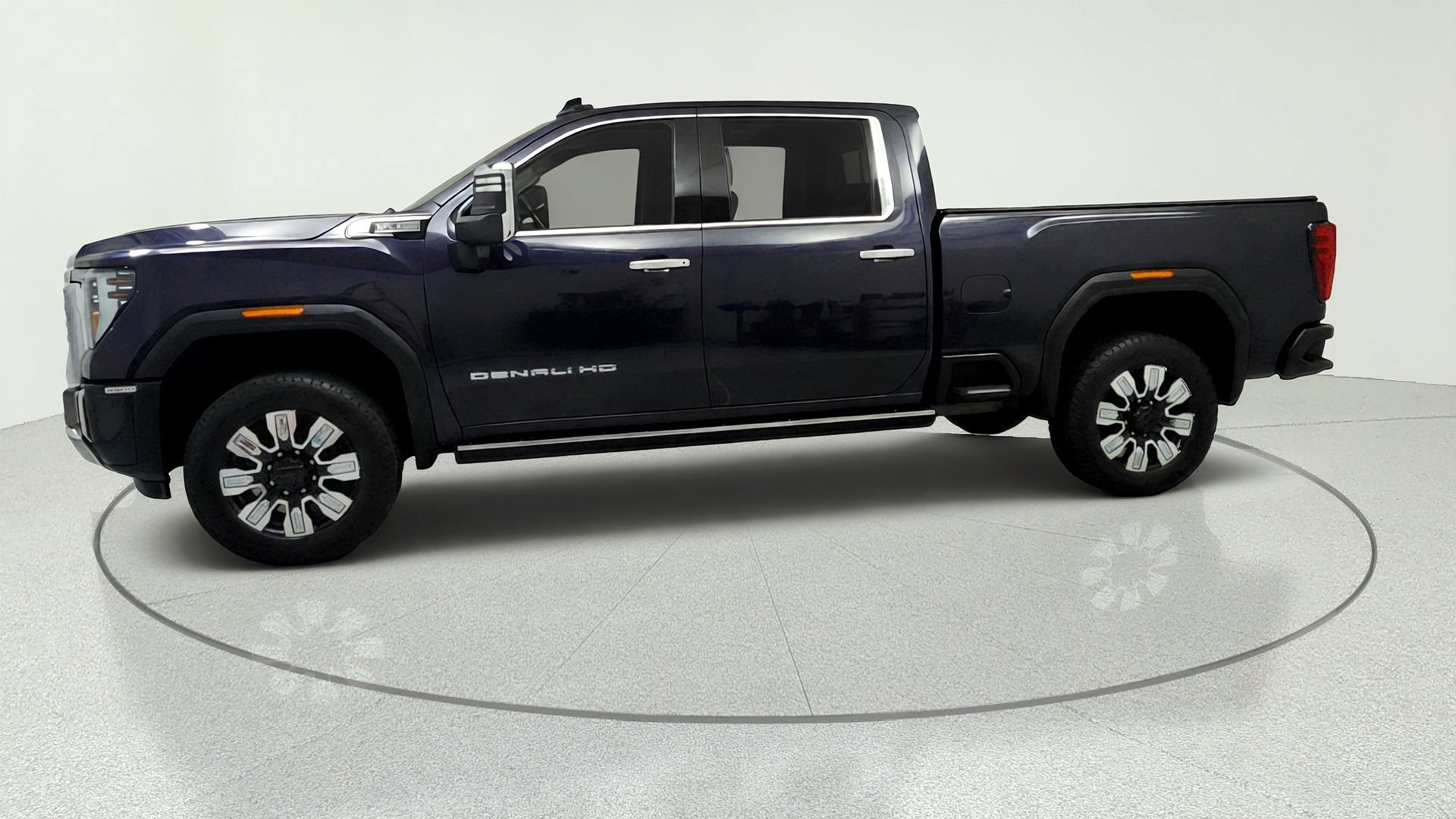 Used 2024 GMC Sierra 3500 Denali w/ Denali Reserve Package AWD/4WD image 2