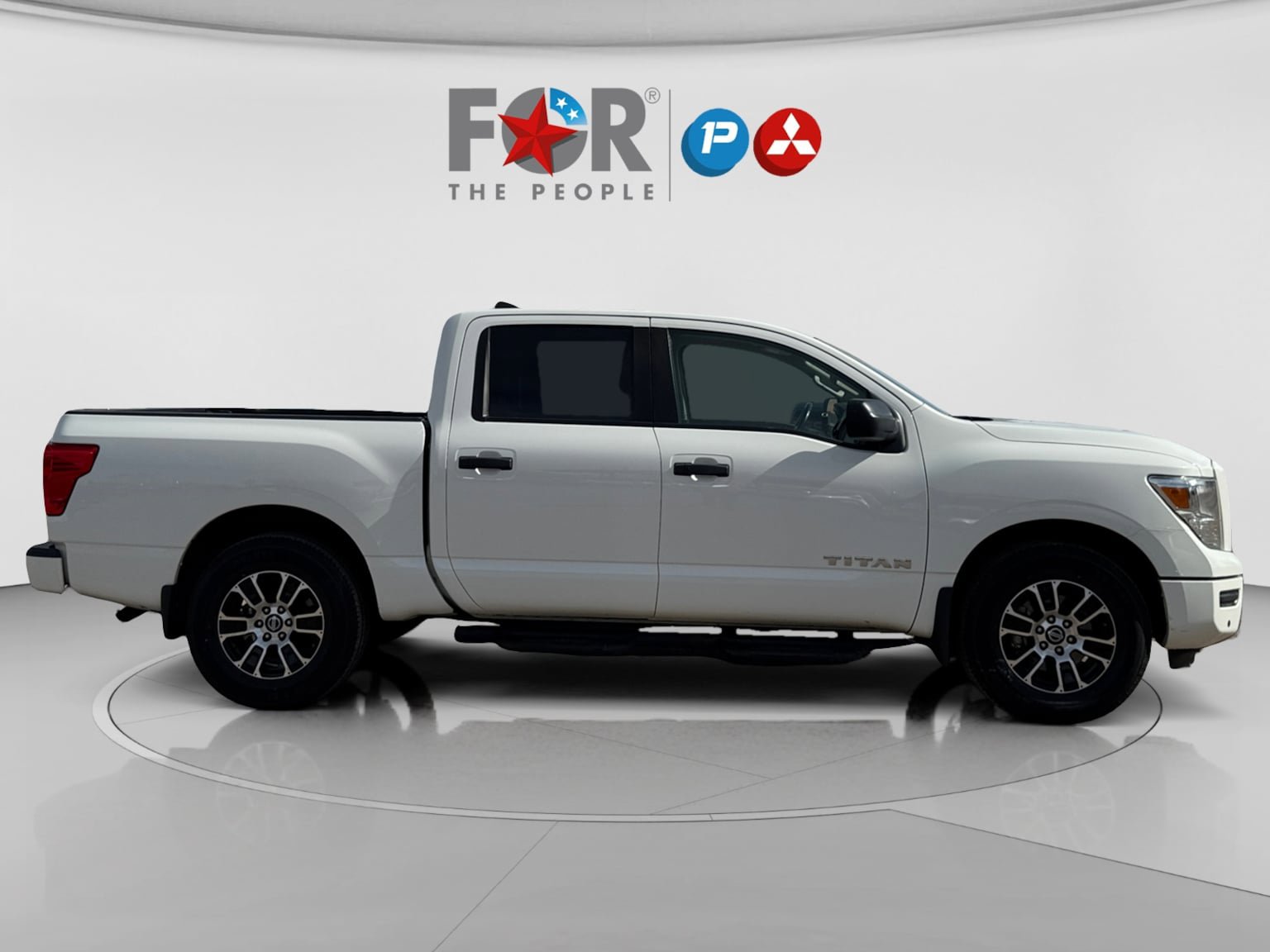 Used 2022 Nissan Titan SV w/ SV Convenience Package image 6