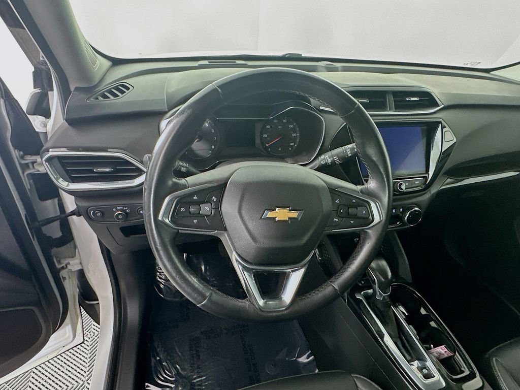 Used 2021 Chevrolet TrailBlazer LT w/ Premium Seating Package FWD image 17