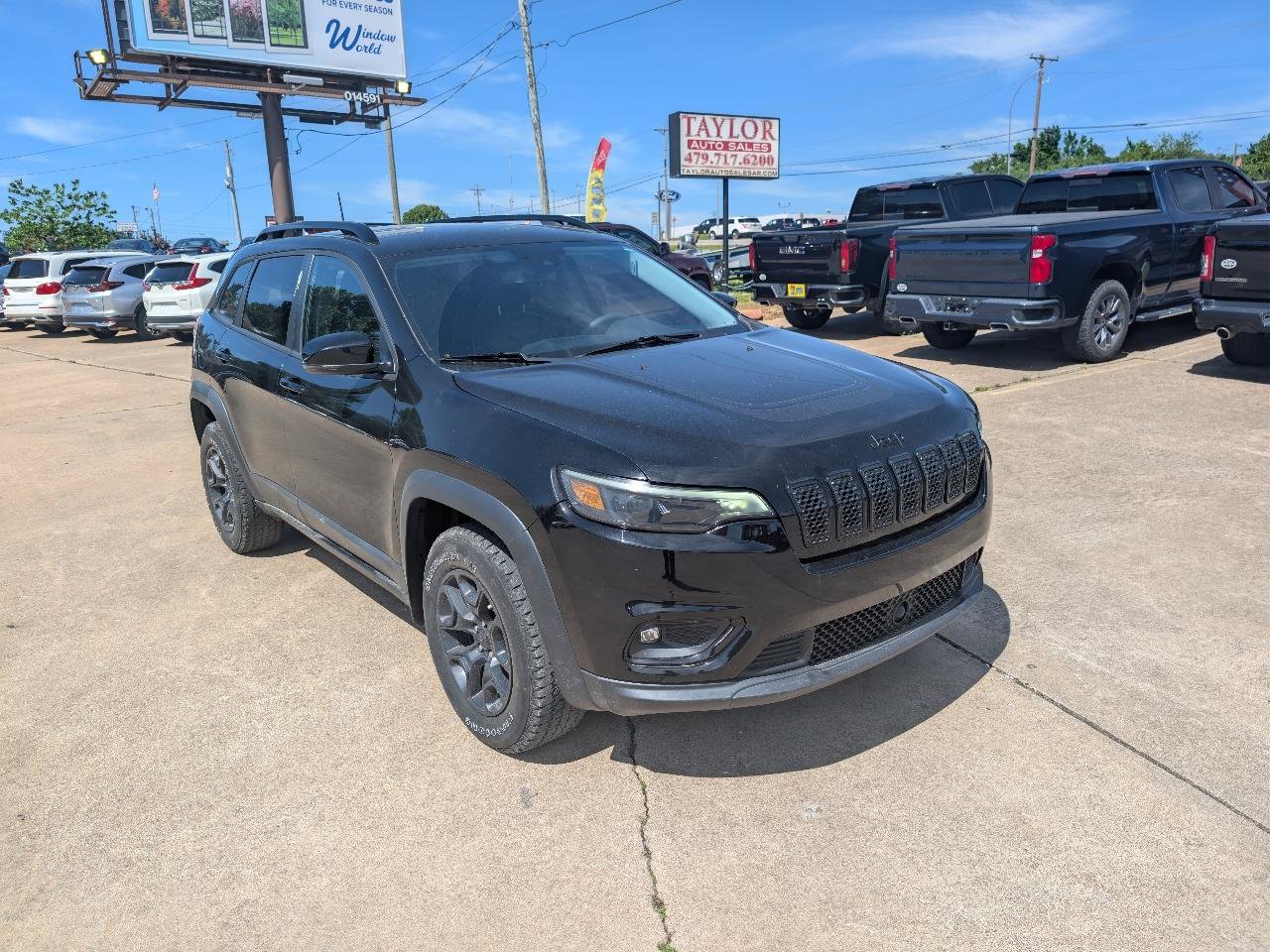 Used 2022 Jeep Cherokee Latitude AWD/4WD image 3
