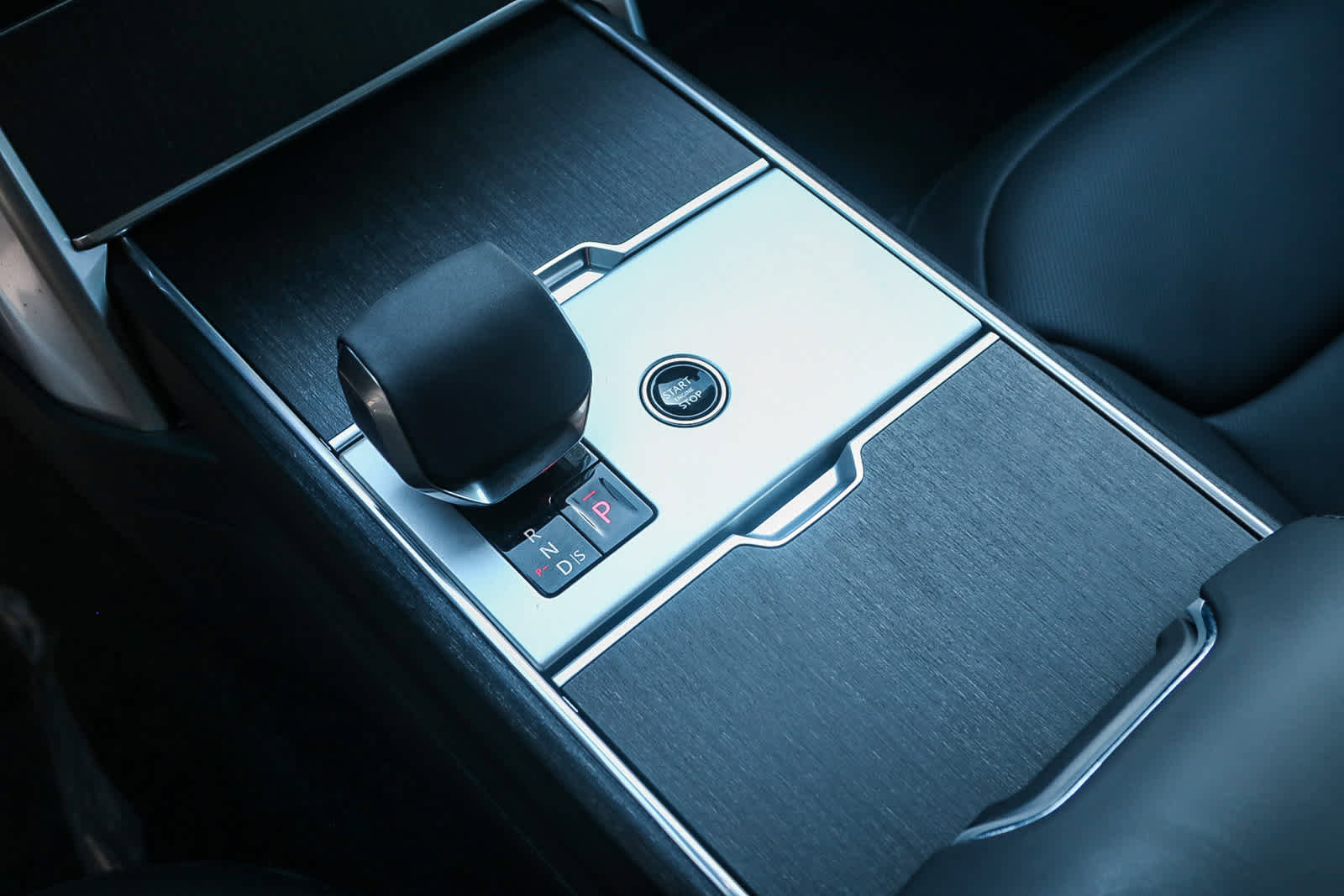 Used 2025 Land Rover Range Rover SE image 20